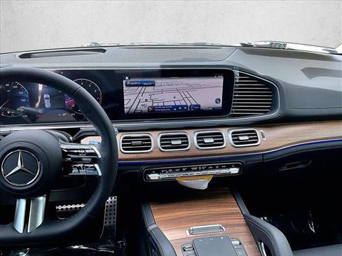 New 2026 Mercedes-Benz GLS 580 4MATIC image 9