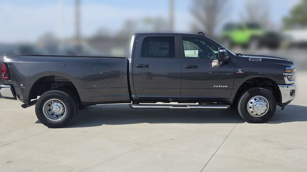 New 2026 RAM 3500 Big Horn AWD/4WD image 7