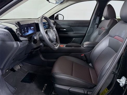 Certified 2025 Nissan Kicks SR image 6