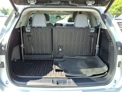 Used 2021 Toyota Highlander XLE AWD/4WD image 13