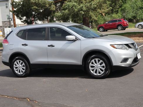 Used 2016 Nissan Rogue S AWD/4WD image 2