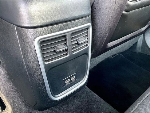 Used 2019 Dodge Charger SXT image 33