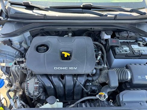 Used 2017 Hyundai Elantra SE FWD image 11