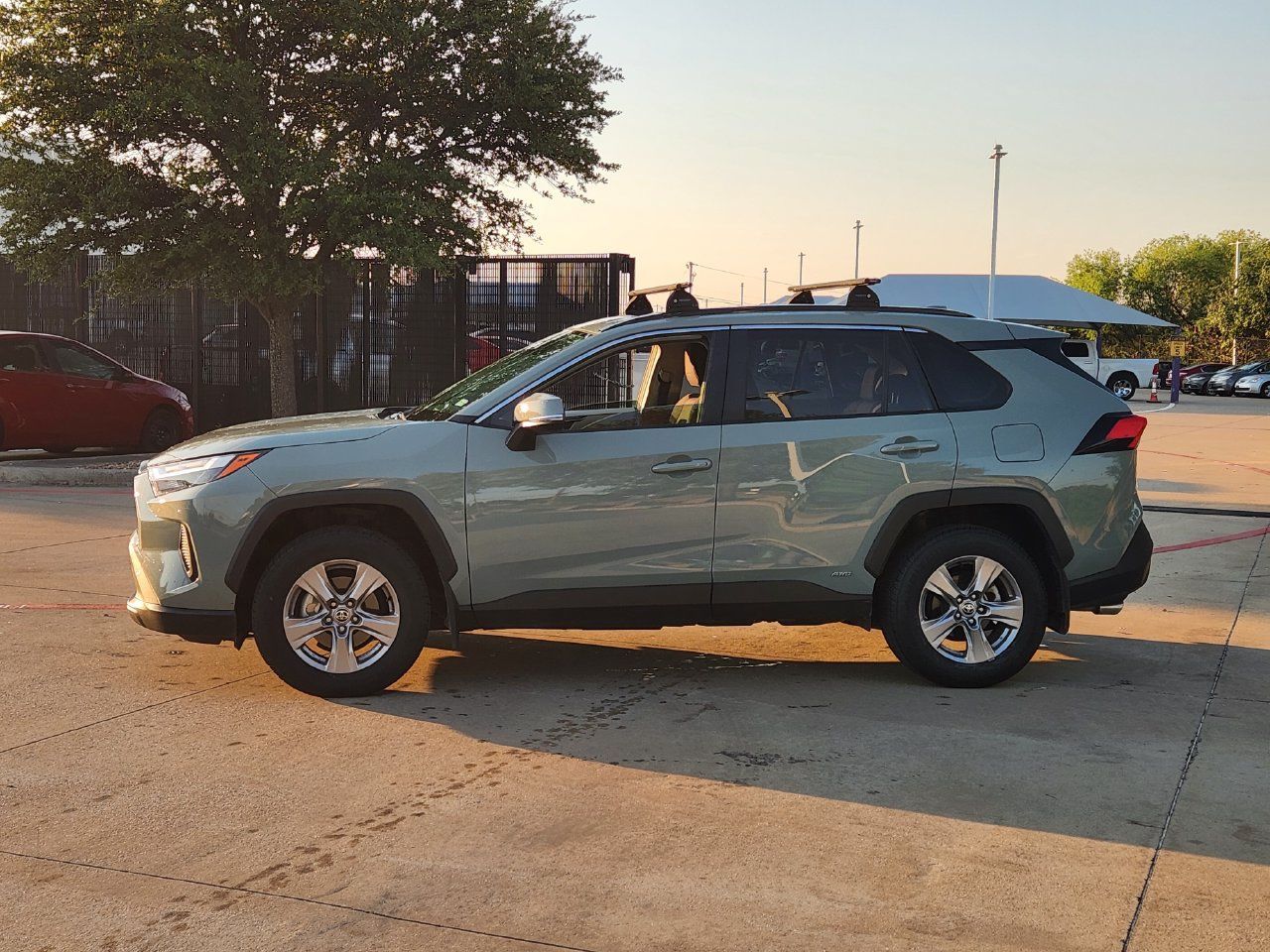Used 2023 Toyota RAV4 XLE w/ Convenience Package AWD/4WD image 4