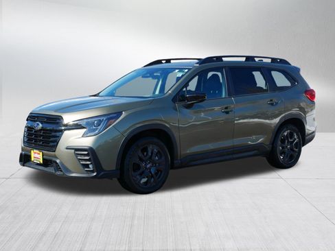 Used 2024 Subaru Ascent Onyx Edition image 3