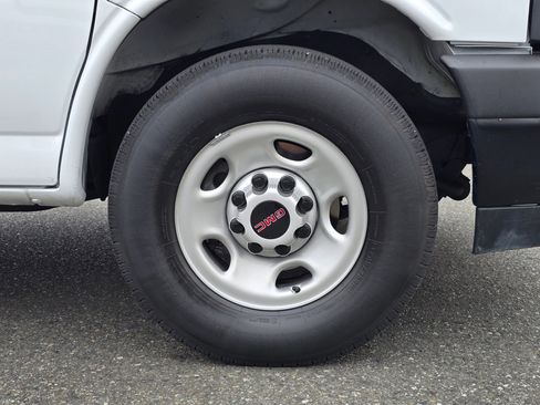 Used 2022 GMC Savana 2500 Extended image 9