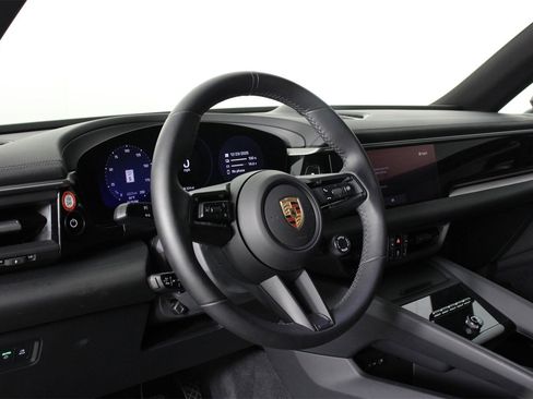 Used 2025 Porsche Macan Electric image 4