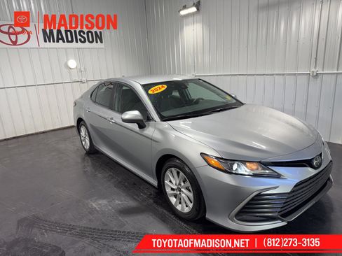 Used 2024 Toyota Camry LE image 4