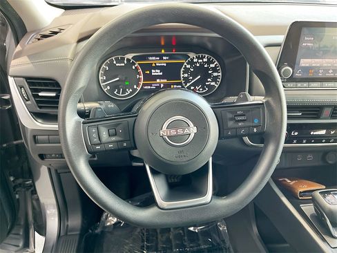 Used 2023 Nissan Rogue SV image 11