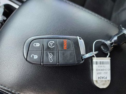 Used 2021 Jeep Grand Cherokee Laredo X AWD/4WD image 26
