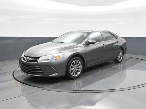 Used 2016 Toyota Camry XLE image 3