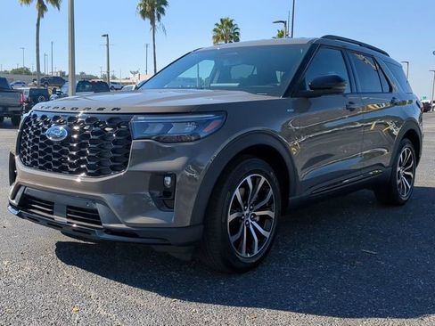 Used 2026 Ford Explorer ST-Line w/ Premium Package RWD image 9