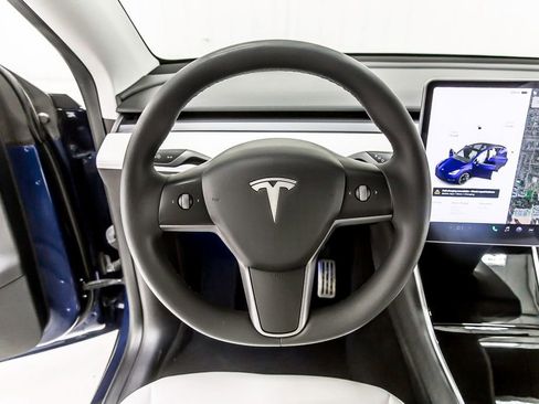 Used 2021 Tesla Model Y Long Range AWD/4WD image 26