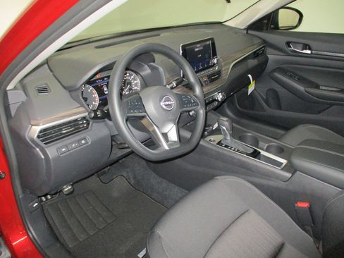 New 2025 Nissan Altima 2.5 SV image 11