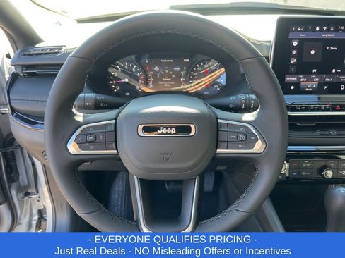 New 2026 Jeep Compass Latitude image 12