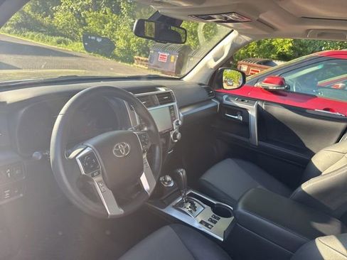 Used 2022 Toyota 4Runner SR5 Premium w/ Moonroof Package AWD/4WD image 12