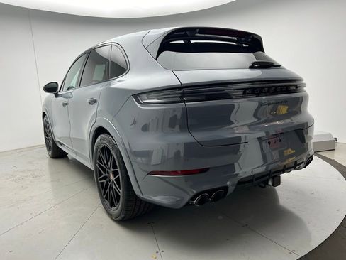 New 2026 Porsche Cayenne GTS image 3