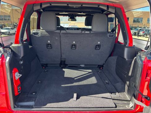 Used 2025 Jeep Wrangler Unlimited Rubicon AWD/4WD image 30
