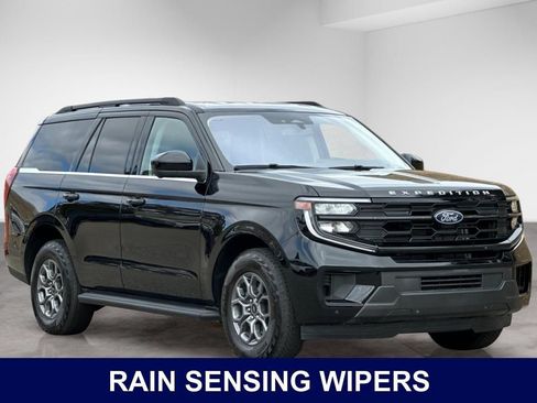 Used 2025 Ford Expedition Active AWD/4WD image 8