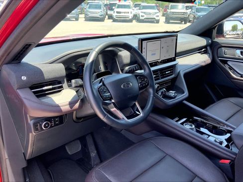 Certified 2025 Ford Explorer Platinum w/ Ultimate Package AWD/4WD image 18