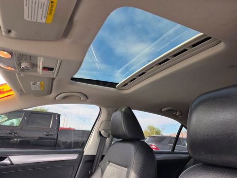 Used 2017 Volkswagen Jetta SE image 15