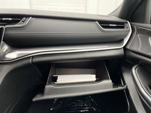 Used 2022 Jeep Grand Cherokee L Laredo image 42