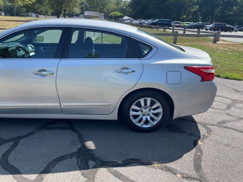 Used 2016 Nissan Altima 2.5 S w/ Power Driver Seat Package image 19