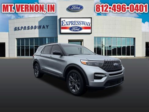 Used 2024 Ford Explorer XLT w/ Equipment Group 202A AWD/4WD image 4