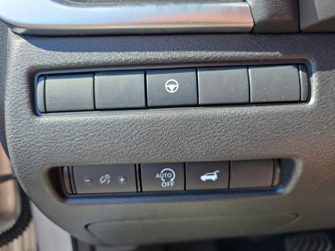 Used 2025 Nissan Rogue SV AWD/4WD image 21
