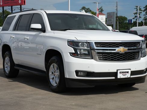 Used 2019 Chevrolet Tahoe LT w/ Luxury Package AWD/4WD image 2