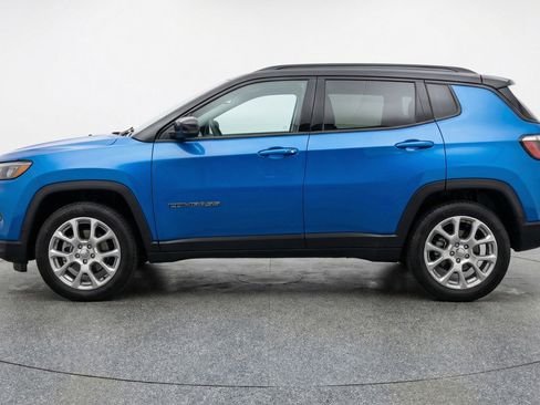 Used 2025 Jeep Compass Limited AWD/4WD image 5