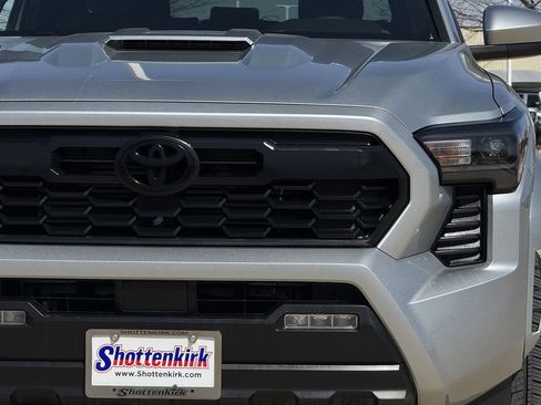 Used 2024 Toyota Tacoma TRD Sport image 8