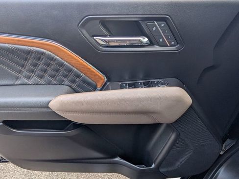 Used 2023 GMC Canyon Denali image 40