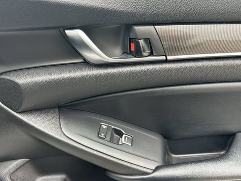 Used 2018 Honda Accord Sport image 18