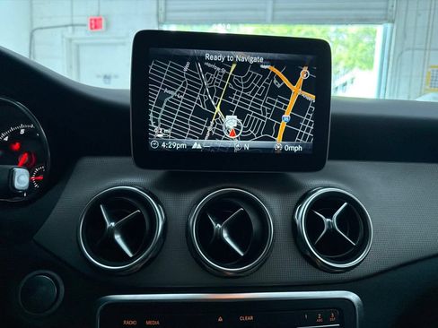 Certified 2018 Mercedes-Benz GLA 250 image 33