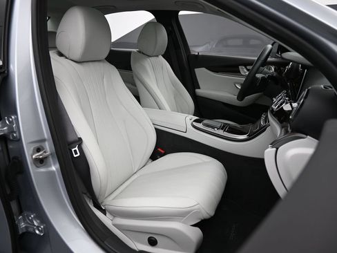 Used 2023 Mercedes-Benz E 350 4MATIC Sedan image 32