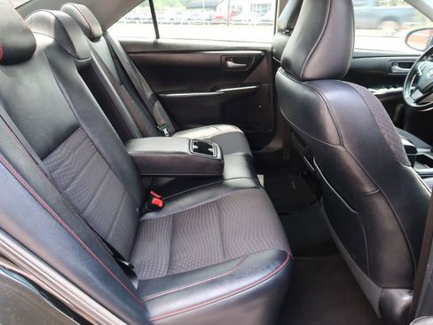 Used 2015 Toyota Camry SE FWD image 8
