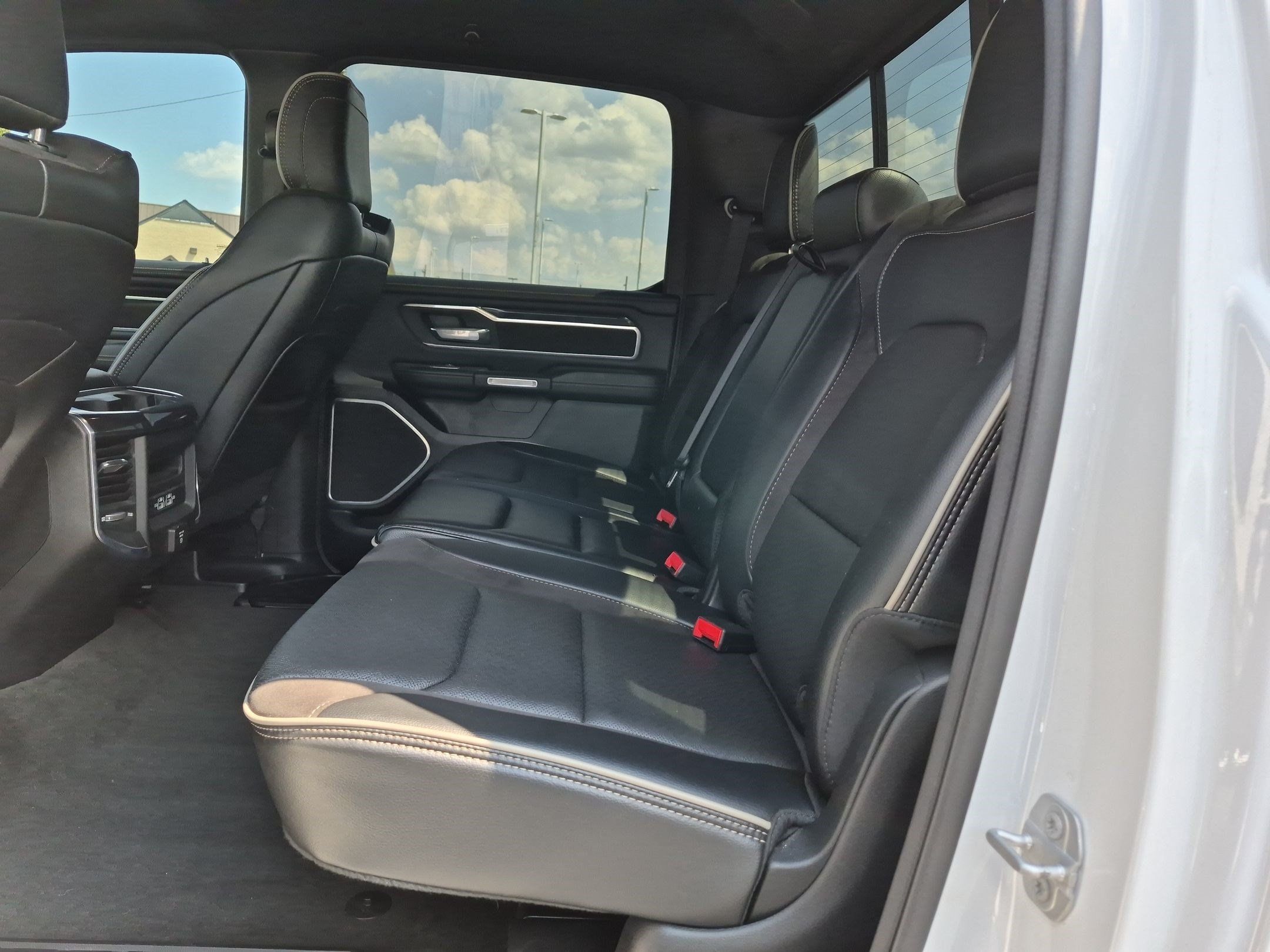 Used 2022 RAM 1500 Laramie AWD/4WD image 26