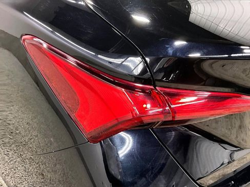 Used 2020 Toyota Avalon Limited image 23