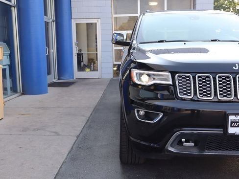 Used 2019 Jeep Grand Cherokee Overland AWD/4WD image 29