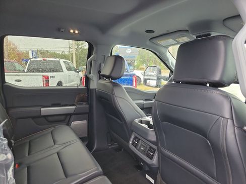 New 2026 Ford F250 Lariat w/ Black Appearance Package image 27