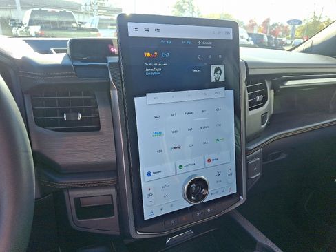 Certified 2024 Ford Expedition Platinum image 23