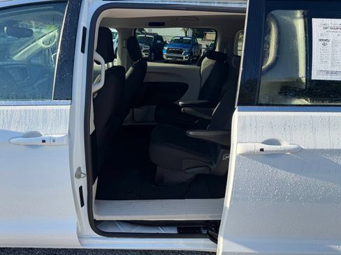 Certified 2023 Chrysler Voyager LX FWD image 25
