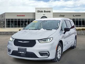 Used 2024 Chrysler Pacifica Touring-L video 2