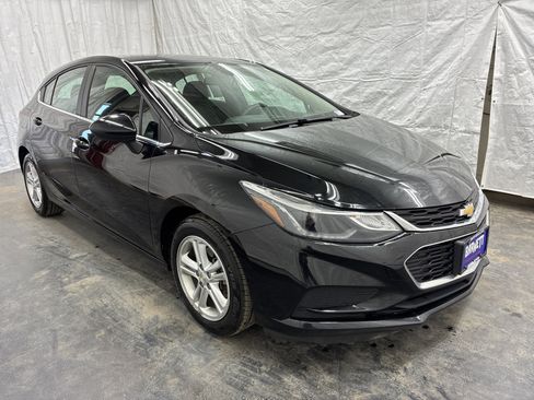 Used 2017 Chevrolet Cruze LT w/ Convenience Package image 2