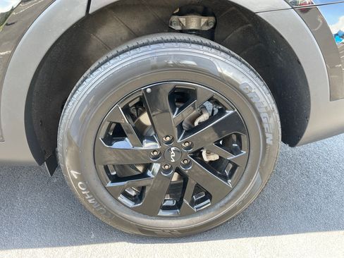 Used 2023 Kia Sorento S w/ Panoramic Sunroof Package AWD/4WD image 27