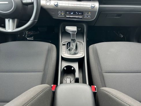 Used 2025 Hyundai Kona SEL FWD image 12