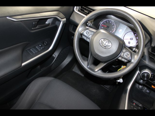 Used 2019 Toyota RAV4 LE FWD image 16