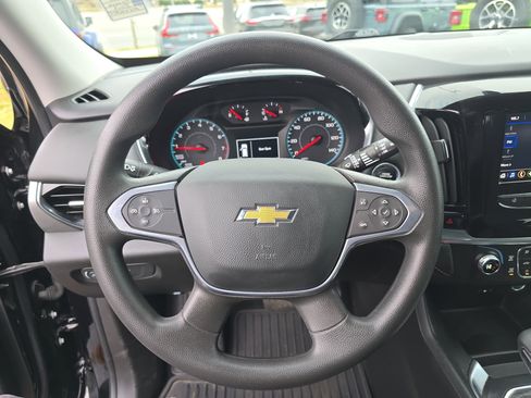 Used 2021 Chevrolet Traverse LS image 31