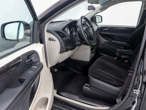 Used 2013 Dodge Grand Caravan SE FWD image 16